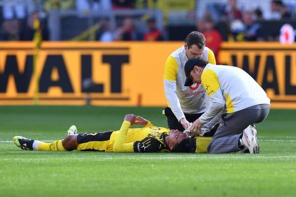 星空体育-争顶时与柏林联合球员相撞，乔布-贝林厄姆脸上鲜血直流