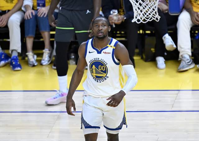 星空体育官方网站-一夜3大消息！湖人补强新目标，快船迎重大利好，实力榜更新