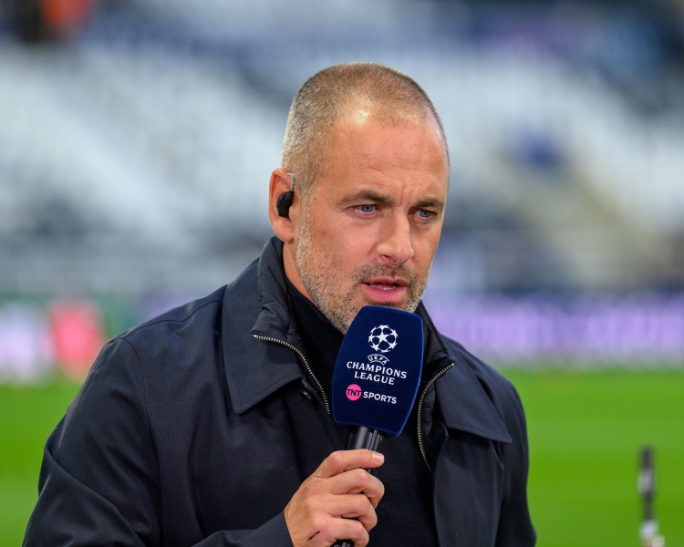 星空体育官方网站-乔·科尔：欧冠决赛将是阿森纳对阵曼城 巴萨那套高位防守赢不了